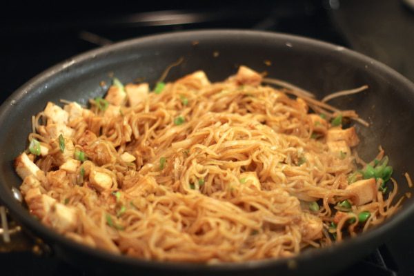 cooking pad thai noodles